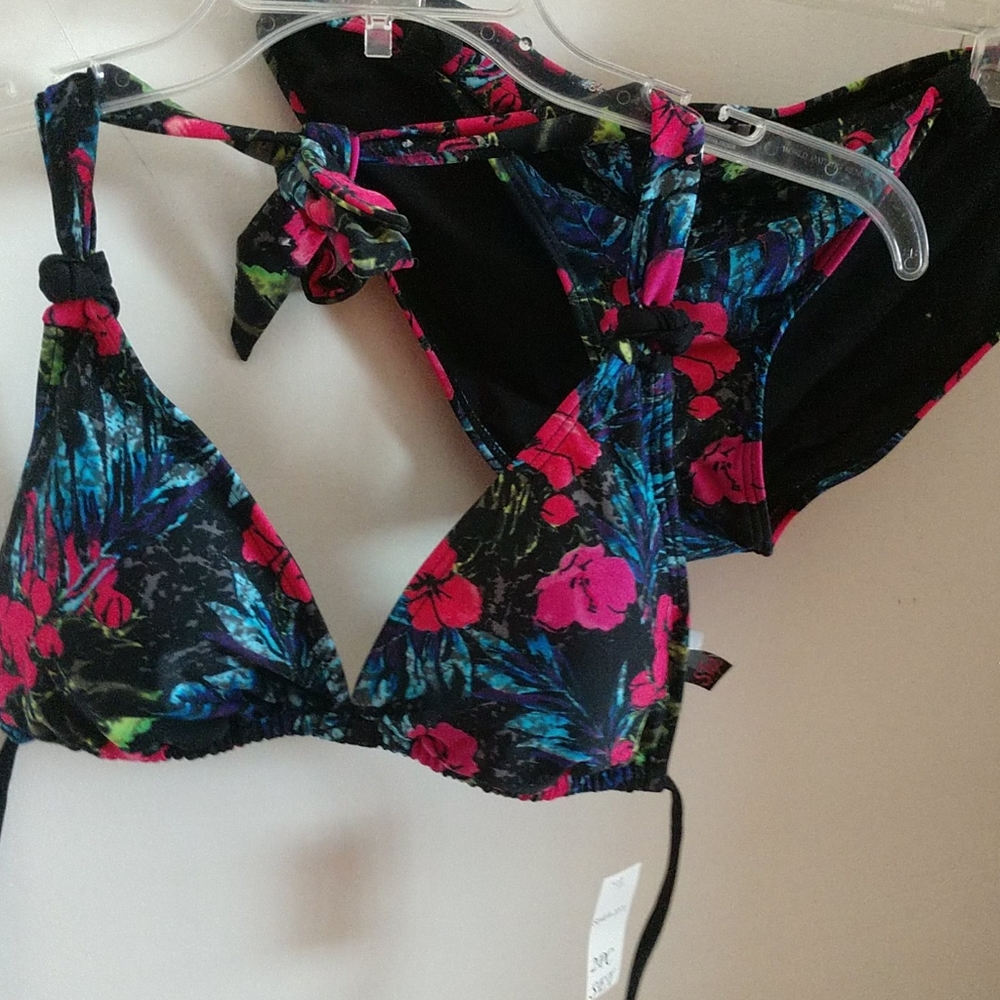 #3 Triangle Top Bikini NWT